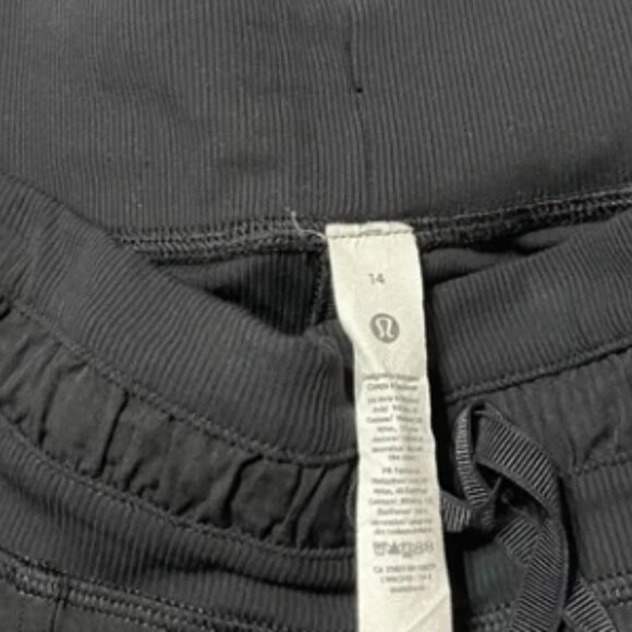 Lululemon Dance Studio Mid-Rise Cropped Pants in Black Size 14 - Picture 8 of 9